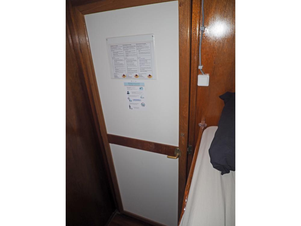 Cabin en avant, H&eacute;bergements